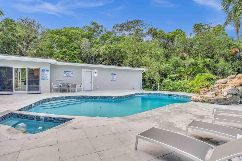 Вілла Rare Hidden Getaway Heated Pool 1.5 Acres! Sleeps 16 Форт-Лодердейл Екстер'єр фото