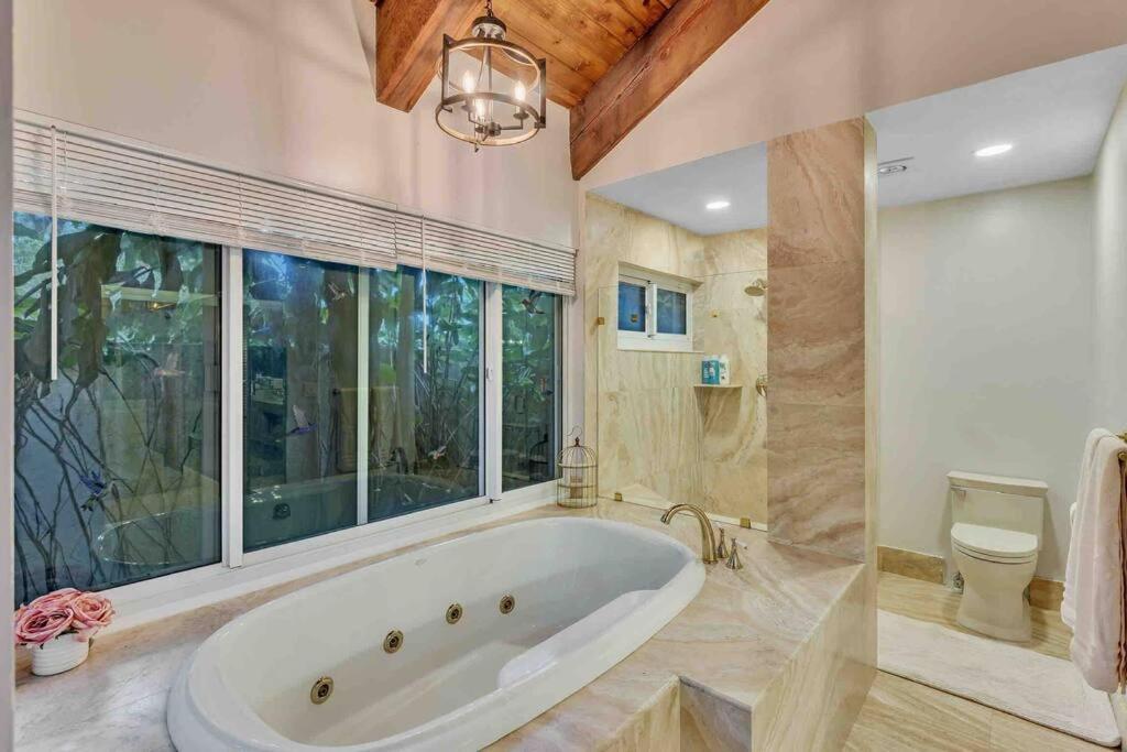 Вілла Rare Hidden Getaway Heated Pool 1.5 Acres! Sleeps 16 Форт-Лодердейл Екстер'єр фото